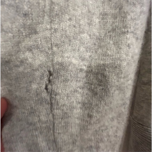 J.Crew Women's Gray 100% Italian Spun Cashmere Sweater M Long Sleeve- flawed - Picture 12 of 14